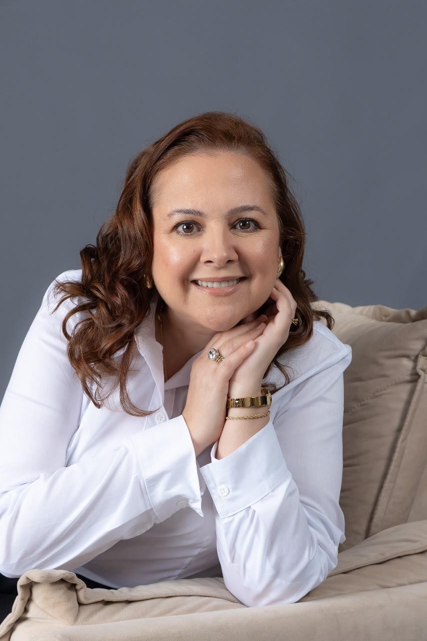 Retrato profissional da Dra. Rosângela Muniz Soares, cirurgiã-dentista, sorrindo